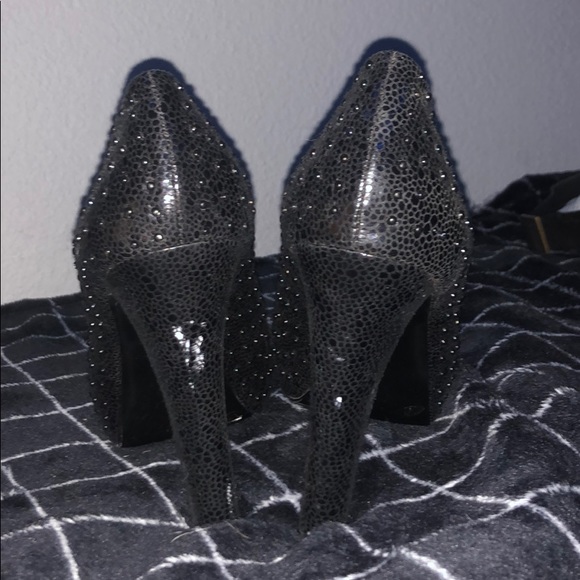 Black beaded heels - Picture 3 of 3